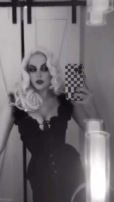 Elizabeth Gillies