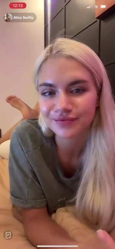 aliceswiftyfit - showing her soles in &ldquo;The Pose&rdquo;