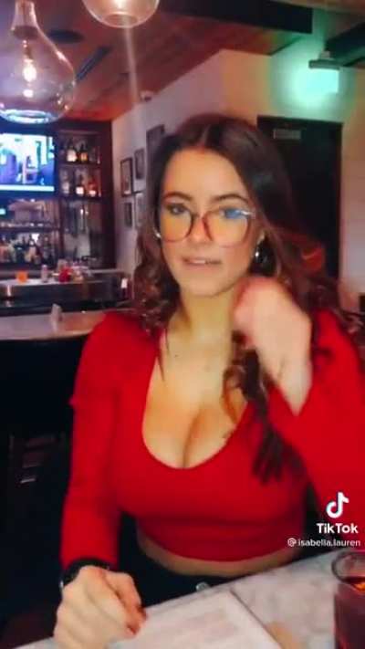 Spectacular cleavage while on a date