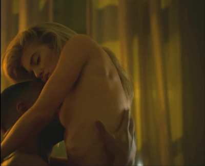 AnnaLynne McCord - Topless Loop, Slowmo, brightened.