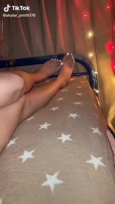 white toesss