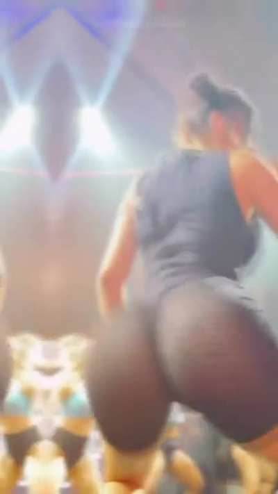 Tain&aacute; Costa 🍑