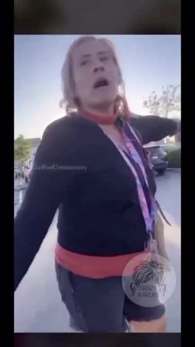 Knife Karen gets her ass beat