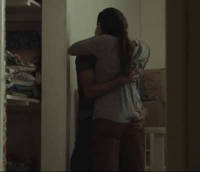 Getting her tits and ass groped in Territorio (2020)