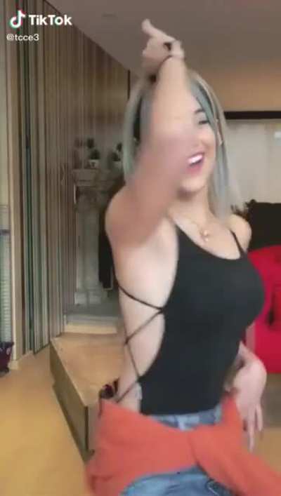 Guys anyone know what the toro tok I&rsquo;d of her?