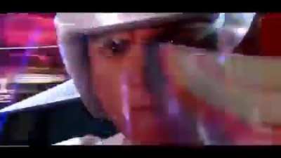 Corrida final de Speed Racer com a m&uacute;sica Eurobeat: The Top.
