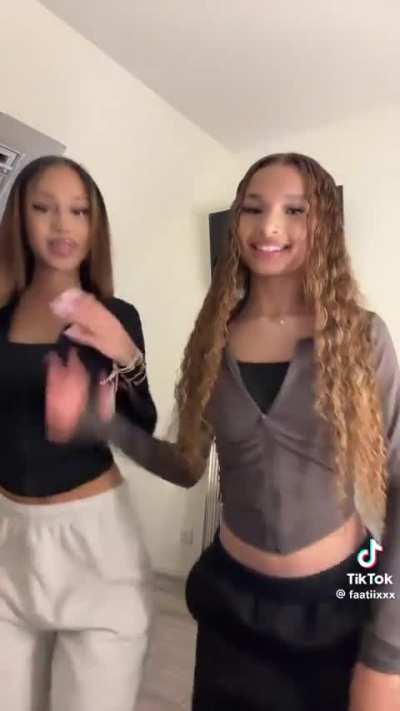 Bonne m&eacute;tisse vraiment bonne gros cul bouge ces fesse sur &ccedil;a copine