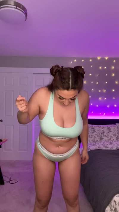 She is back , big boobies hasty🔥💦so hawttyy