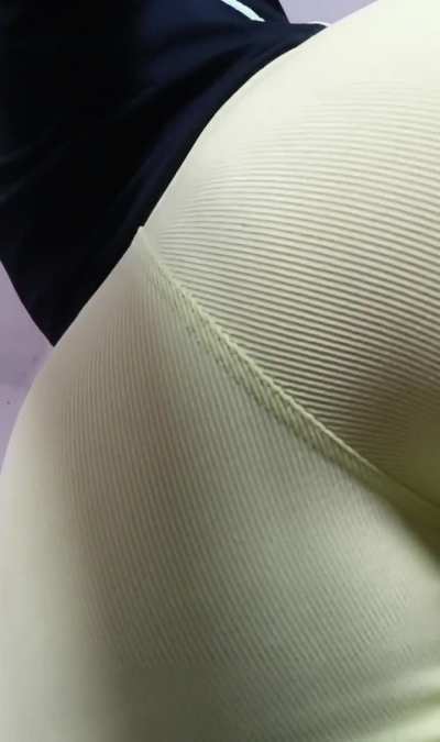 some farts in leggings🔥💛💨💛🫶