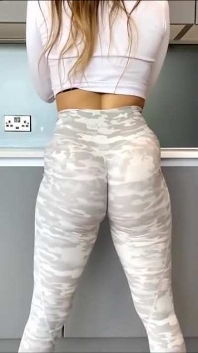 Bella and her leggings squat proof