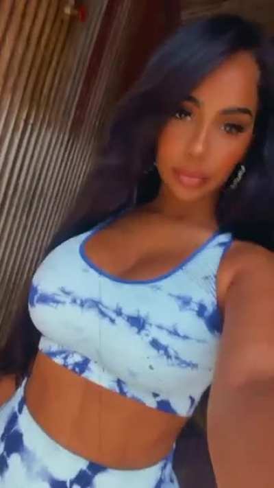 👸🏽🤳🏽💎