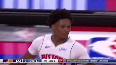 [Highlight] Pistons rookie Ausar Thompson sends the game into overtime with a corner three. Detroit outscored the Suns 38-18 in the 4th quarter.