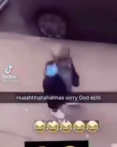 Little fella gets distracted, fucking dies