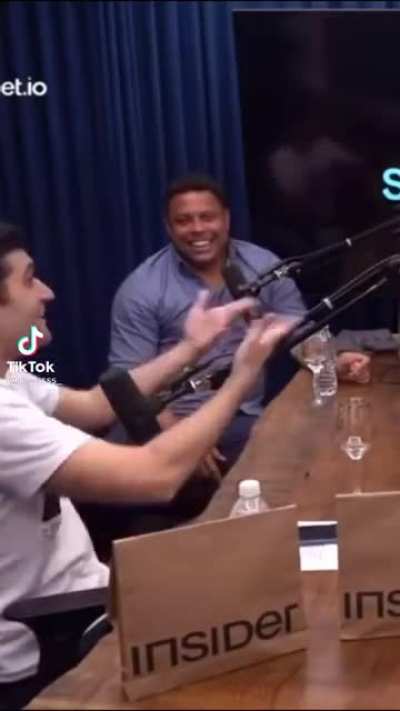 Aquele sorrisinho amarelo cl&aacute;ssico!