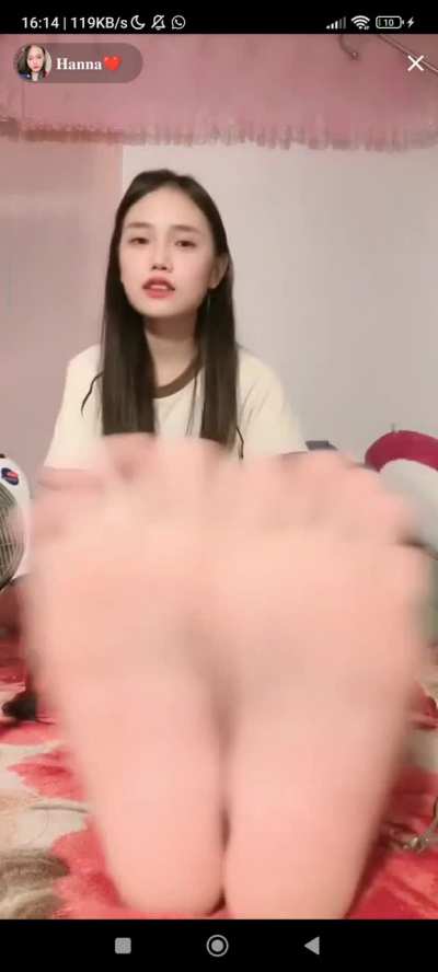 Hanna feet 