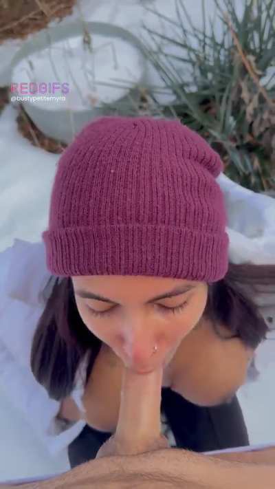 Canadian girls are built different.