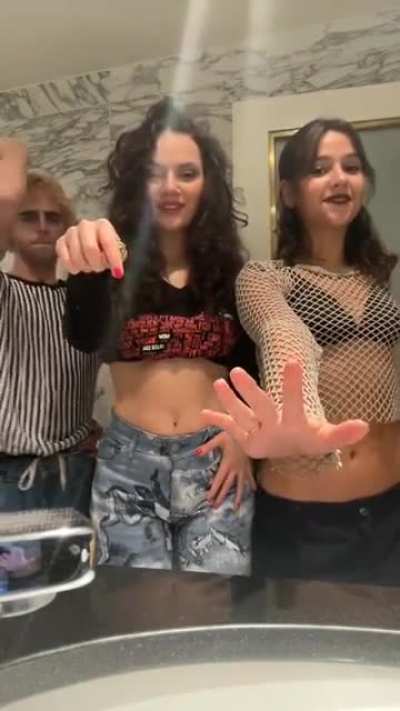 Dafne Keen & Milene Mayer