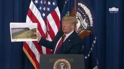 Donald Trump singing &amp;lt;Memories&amp;gt;