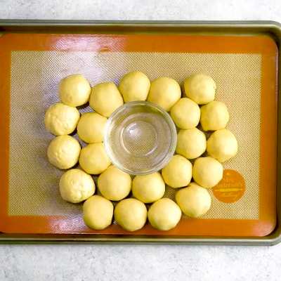 Cheesy Garlic Meatball Bombs