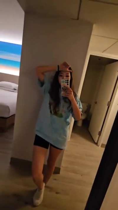 Leslie's legs