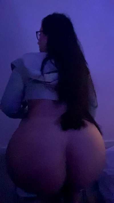 Would you slap or grab my booty?
