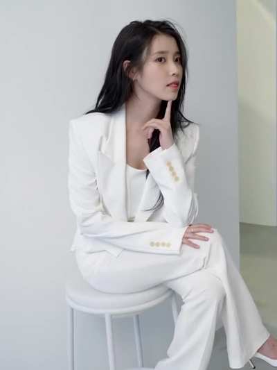 IU