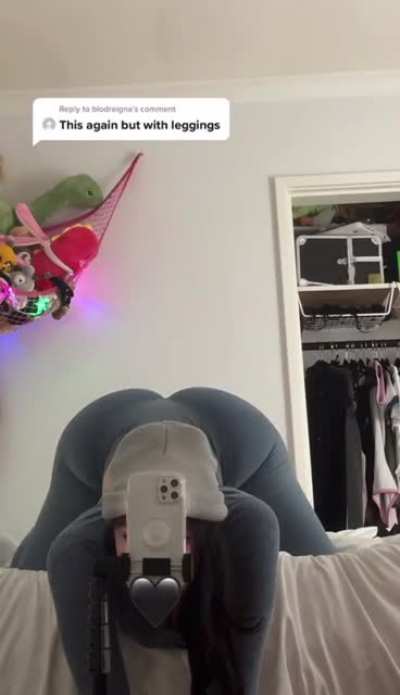 two hands ain&rsquo;t enough to grab all that ass