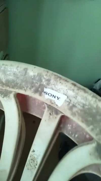 Bro whats your gaming chair Me: