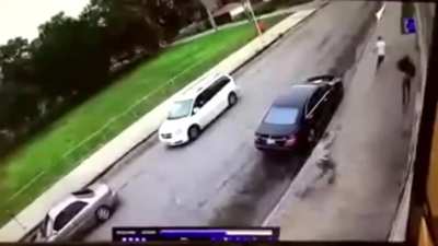 (Chicago) MOB Eboi gets chased down on foot and stood over