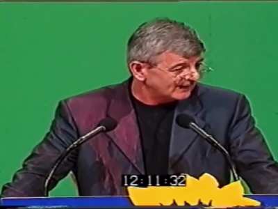 Gr&uuml;ner Parteitag vor 24 Jahren zum Kosovo-Krieg &amp;amp; man kriegt ein d&eacute;ja vu