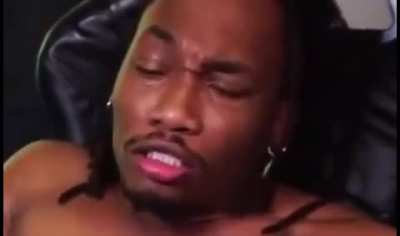 Dreamybull gets shocked by his nut