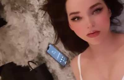 Teasing cleavage and open mouth. Dove just knows how to make everyone go crazy for her! 😍