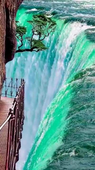 This water fall.