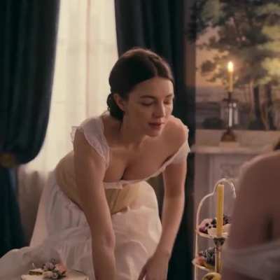 Ella Hunt | Looks so amazing and cute
