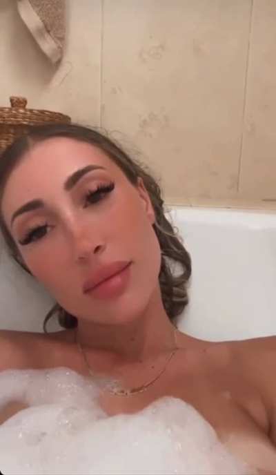 Andrea25