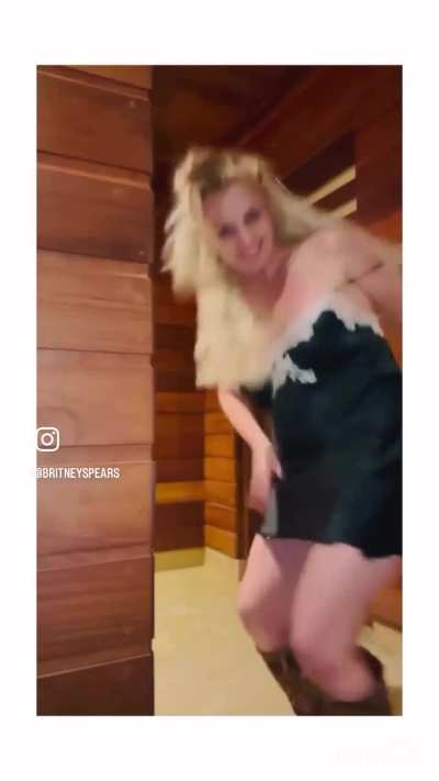 Hit me baby one more time 💅