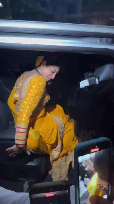 Enjoy Raveena Tandon 🥵