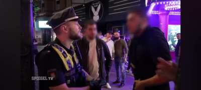 ბექა ოდიშარიას ბასასუნა ეხეპიშება  გერმანულ პოლიციას -" იუ ვონთ ე პრობლემ?" 
