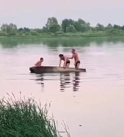 Existe piratas q navegam, existem aqueles q fazem sua hist&oacute;ria e tem outros q nem hist&oacute;ria tem.......