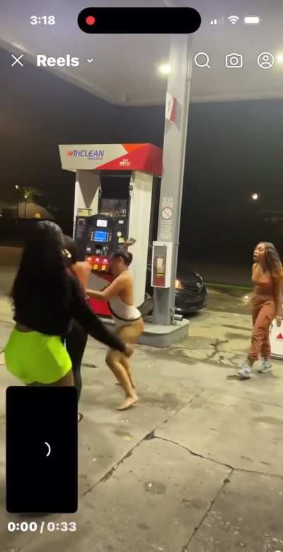6 women vs 1 drunk woman