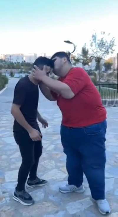 😢