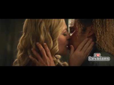 Jeri Ryan &amp;amp; Michelle Hurd (Star Trek: Picard -s02e10)