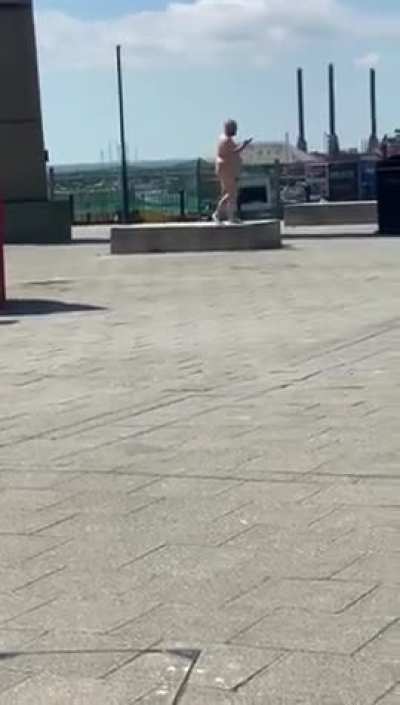 Nude &amp;amp; overweight guy screaming, wipes deuce juice all over face, thinks he&rsquo;s flipping into pool but slams hard onto the concrete, then starts yelling for help because he thinks he&rsquo;s drowning. There&rsquo;s a lot to unpack here&hellip;