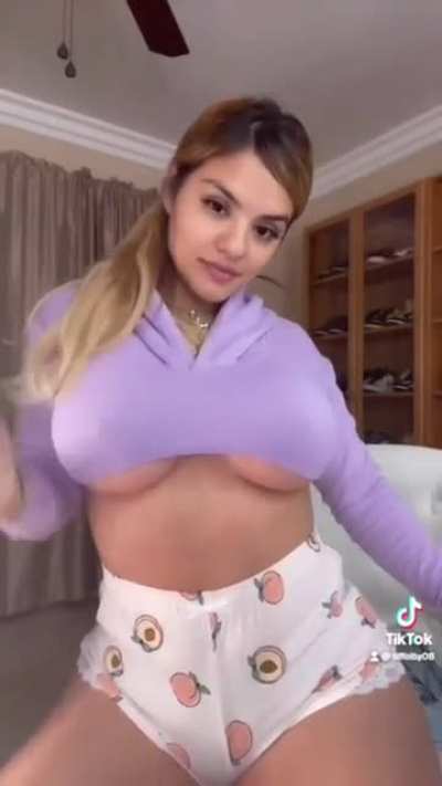 Tiff Villagomez (@tiff08)