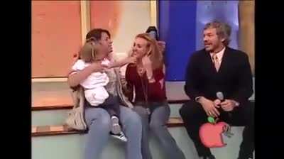 &ldquo;hE dOesN&rsquo;t bItE&rdquo; (the reporter at the end xd)