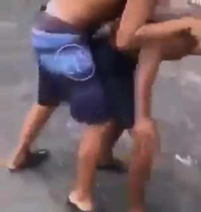 Tu tem 15 m pra parar com essa brincadeira gostosa a&iacute;