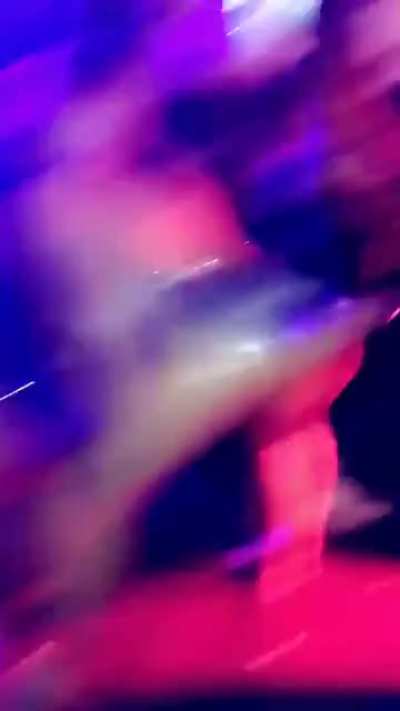 Twerking Bimbo