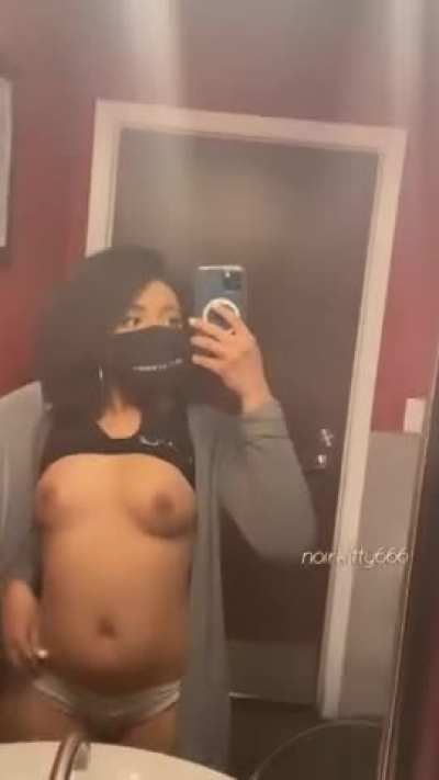 on our first date i&rsquo;d let you feel me up in the restaurant bathroom