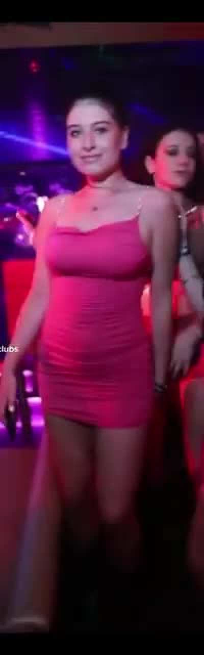 these sexy girls in barcelona night club 😍🤤