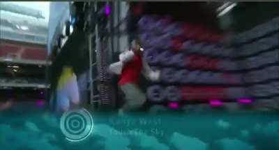 Kanye forgets he left the stove on while performing